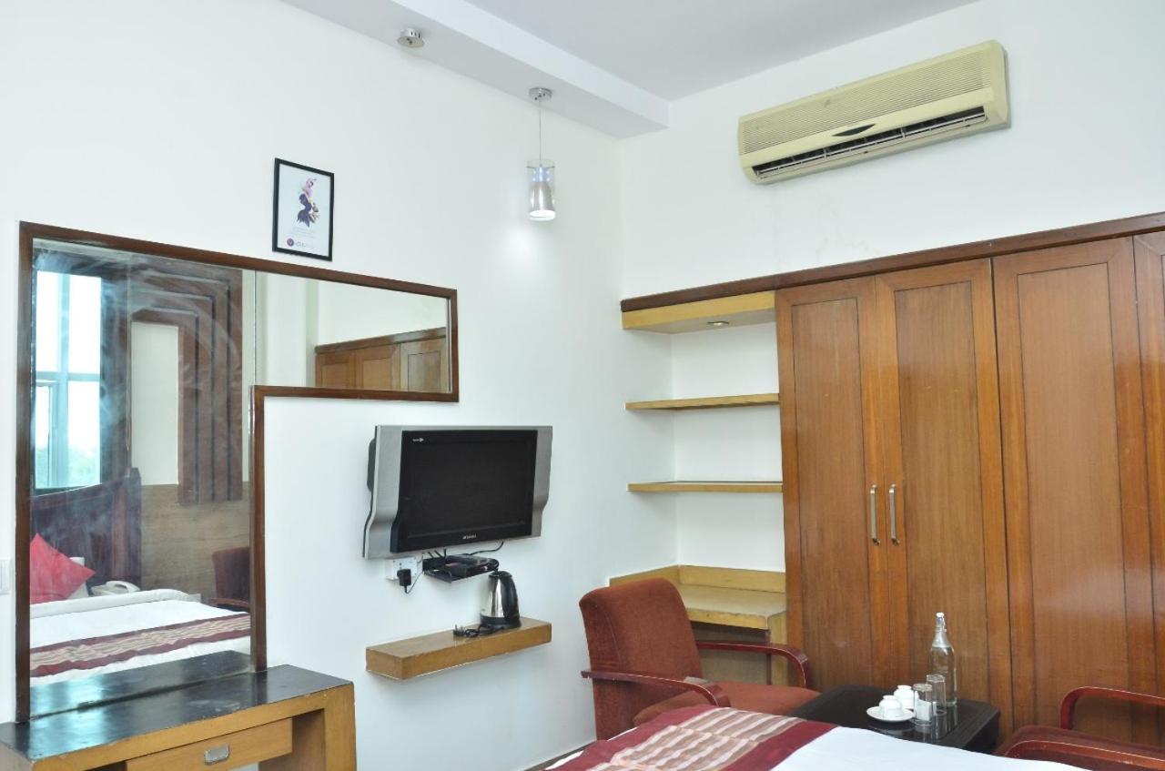 Ddr Hotel Residency Gurgaon Eksteriør billede