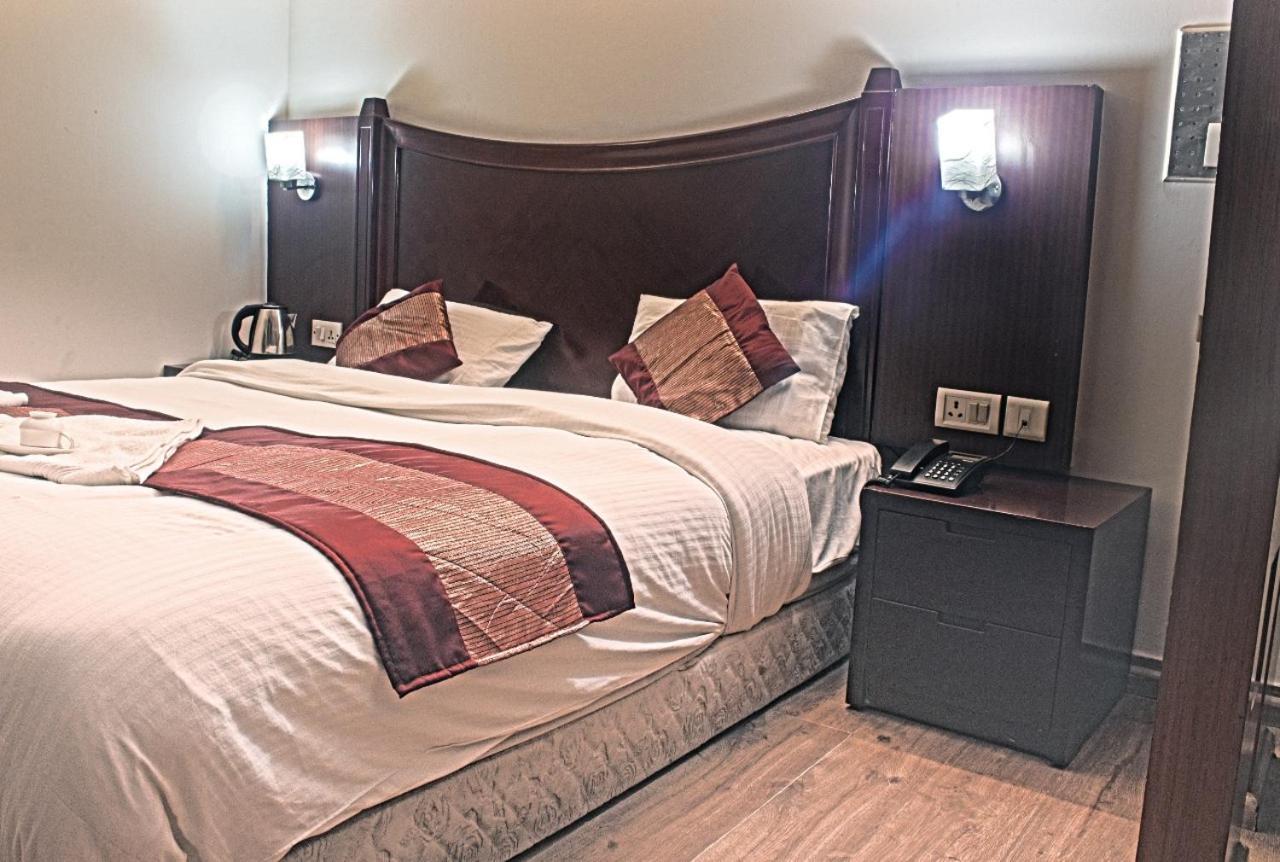 Ddr Hotel Residency Gurgaon Eksteriør billede